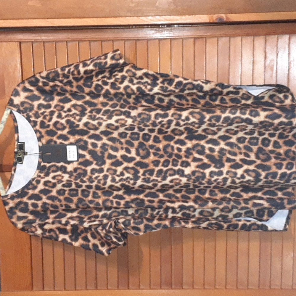L&B 3xl Animal Print Scoop Neck, Round Bottom, Short Sleeves
